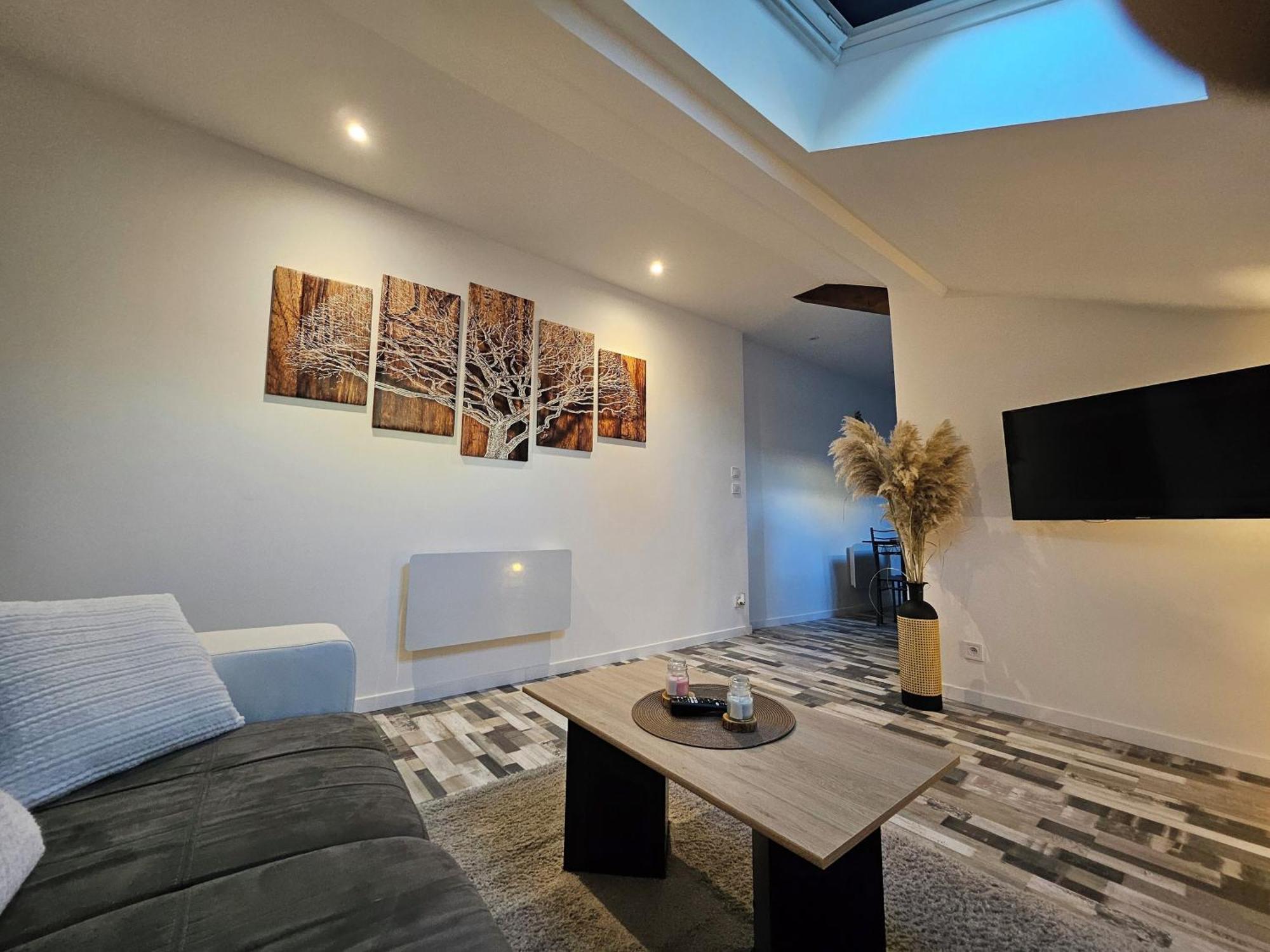 Joli Appartement Mansarde Decize Exterior photo